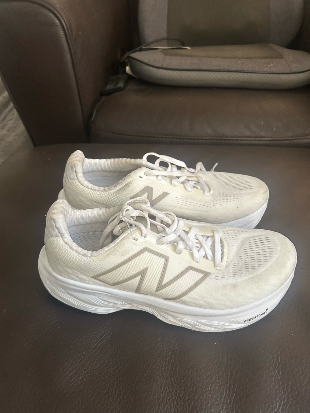 New Balance Women's Fresh Foam X 1080 V14 Running Shoe, White/Light sz 7.5 XW